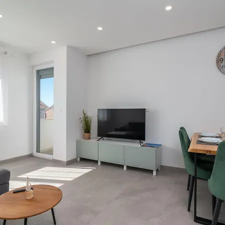M&m 1 By Interhome Kastela